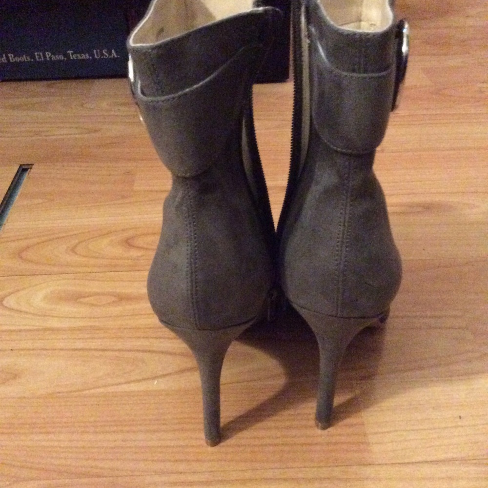 🚷❌SOLD 🚷❌BRAND NEW SUEDE ANKLE BOOTIES - Picture 4 of 7